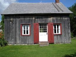 La Petite Colonie Presentation De La Maison De L Habitant En Nouvelle France A Noter L Echelle Sur Le Toit Une Seule Grand Architecture Cottage Brick Wall