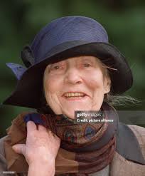 Die Grande Dame des Modejournalismus Karla Eckert feiert am 20.8.1998...  News Photo