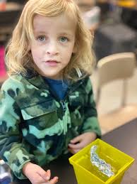 FLOATING LEAVES 🍃 🍁🍂 This simple science experiment is so amazingly  cool! 😎 Follow me @bestideasforkids for more fun ideas for kids. Here's  what you need: