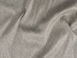 Canım benim koltuklarım ve sandalyelerim tay tüyü kumaştan çok ama çok memnunum.koltuklarım siyah olmasına rağmen toz tutmuyor hiç, ayrıca kir de tutmuyor yumuşak çok sıcak bir kumaş ya.fakat kırık beyaz çok açık renk. Kumas Kartelasi Persan