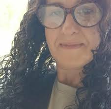 Which mirror should I hang in this room and how?