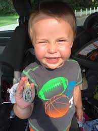 Gorillas and orangutans are my favorite little treasures. I love them. This  is a drawing I did a few days ago of a gorilla.