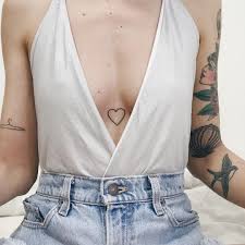 5 304 Curtidas 30 Comentarios Tha Thaissouzasantana No Instagram Detalhes Small Chest Tattoos Tattoo On Chest Chest Tattoos For Women