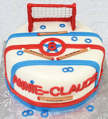 Gateau De Ringuette 8 Pouces Au Chocolat Avec Glacage Creme Au Beurre Au Beurre D Arachide Recouvert De Fondant Et Decore Avec Des Kids Cake Cake Fondant Cake