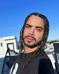 Britt Mara's Instagram, Twitter & Facebook