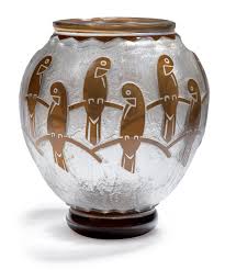 Estimation 5 000 6 000 Daum Nancy France Perruches Vase Ovoide Sur Talon Circulaire Et Col Ourle A Decor En Creux Degage A L Daum Nancy Daum Art Nouveau