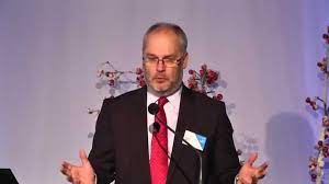 Karis sai viron parlamentin (riigikogu) äänestyksen toisella kierroksella 72 ääntä ja ylitti näin vaaditun 68 äänen kynnyksen. Alar Karis Saasekurnamisega Raiskame Aega Ja Inimesi Youtube