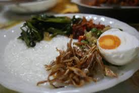 Masukkan kaldu ikan ke kuali yang agak besar, masukkan scallop dan beras. Resepi Bubur Ikan Bilis Simple