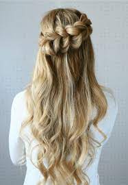 Le tout est de prendre le pli pour réaliser cet épi. 1001 Idees De Coiffure Avec Une Tresse Collee Les Etapes Pour La Realisation