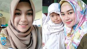 Maybe you would like to learn more about one of these? Pernah Viral Ini 7 Guru Cantik Penyemangat Siswa Belajar Di Kelas Citizen6 Liputan6 Com