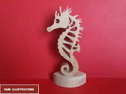 Sculpture En Bois Hippocampe Fait Main En Chantournage Par Etsy Seahorse Crafts Wood Craft Projects Diy Art