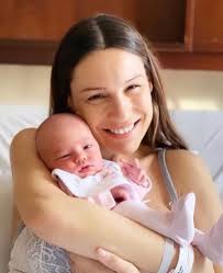 India Mora (@MoraIndia)