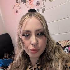 Does anyone know of a nail technician that does a mini-pedi?