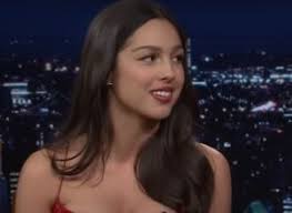 Sandy lança videoclipes de parcerias com Ludmilla e Amaro Freitas; assista 