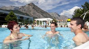 Our hotel complex has 148 rooms with a breathtaking view of the alps, themed restaurants, studios and apartments to rent and a free outdoor parking. Thermalisme