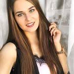 Kristin Leeder's Instagram, Twitter & Facebook