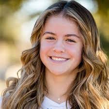 Renee Hackett's Instagram, Twitter & Facebook