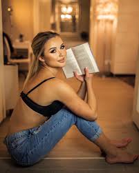 Oliwia Knapek - Free pics, galleries & more at Babepedia