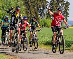 Das Hofer Land Erfahren Alte Und Neue Radwege Im Landkreis Hof Mit Bildern Radfahren Radwege Fahrradtour