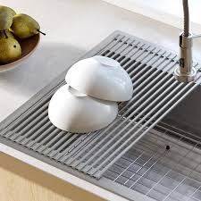 silicone sink mat in the sink grids