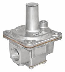 Preset or adjustable pressure regulators (eleven inches water column is the norm, but some applications require psi input available from adjustable regulators. Maxitrol Gas Pressure Regulator 3 4 Pipe Size 490n45 Rv52 3 4 Grainger