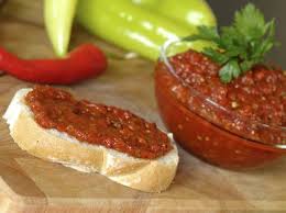 Lyutenitza Ljutenica Lyutenitsa Lutenica Is A National Relish Of Bulgaria The Ingredients Vary By Region But In G Rezepte Ajvar Rezepte Lebensmittel Essen