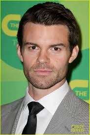 Robbie Amell & Matt Lanter Present New Shows at CW Upfront!: Photo 2871853 