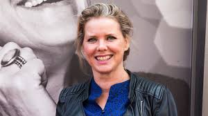 Wanneer robin martens de rol gaat spelen heeft het personage een speciale openingsscène, die 20 jaar eerder ook door babette van veen (linda dekker) en reinout oerlemans (arnie alberts) werd gespeeld. Babette Van Veen Vertelt Hoe Ze Coronatijd In Zenmodus Doorkomt Rtl Boulevard