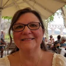 What are recommendations for experiencing a gorgeous sunset in Tuscany with  rolling hills and wine near Florence?