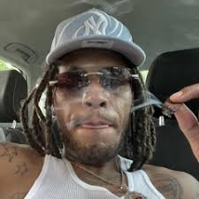 Stream Aidan Briggs music