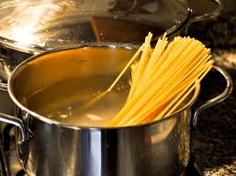 In cooking, al dente /ælˈdɛnteɪ/ (italian pronunciation: Como Cocer Pasta Te Lo Explica Un Italiano