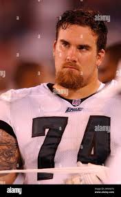 23 Aug 2001: Guard Doug Brzezinski of the Philadelphia Eagles during the  Eagles 20-14 preseason victory over the Tennessee Titans at Adelphia  Coliseum in Nashville, TN. (Icon Sportswire via AP Images Stock Photo