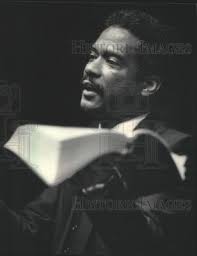1986 Press Photo Reverend Julius Malone Preaching Milwaukee, Wisconsin