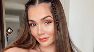 Lina tejeiro revelo el nombre del novio al que su mamá no soportaba. Lina Tejeiro Reacts Again To Comments From Her Followers This Time About Her Buttocks
