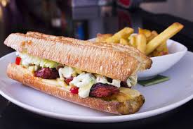 Choripan Pan Chapata Chorizo Criollo Guacamole Queso Gouda Lechuga Y Salsa Anauco Food Lover Food Recipes