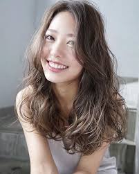 簡単な髪の毛のアレンジ方法をご紹介 不器用さんでも可愛いヘアは作れます folk ロングヘア ヘアスタイル ロング 前髪 ロング