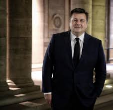 Der berliner senat hat die zweite veränderung der dritten infektionsschutzmaßnahmenverordnung für das land berlin beschlossen. Andreas Geisel Vor Corona Geschutzt Aber Einsam Sterben Das Ist Sehr Hart Welt