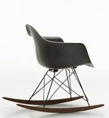 Das ursprüngliche design des eames rar schaukelstuhl datiert bereits aus dem jahr 1956. Eames Fiberglass Arm Rocking Chair Rar Schaukelstuhl Vitra Vitra 44045500