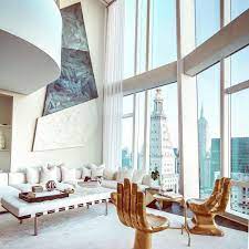 Luxury Interior Designer Cheryl Eisen Starts Her Day With A Caffeine Cocktail And Supervises Design Pro Home Decor Online Interior Design Colleges Home Decor