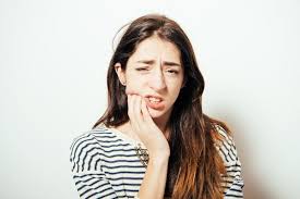 Ini adalah antara tips serta petua yang erna jumpa. 7 Cara Mengobati Rasa Sakit Akibat Tumbuh Gigi Bungsu