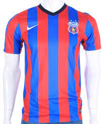 Bourceanu (fcsb) takes the corner. Fcsb Home Football Shirt 2013 2014 Sponsored By No Sponsor
