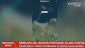 Pesawat sriwijaya air mengudara pada 18 maret 2013 di atas bandara soekarno hatta, provinsi banten. 9n U Kkl3q5thm