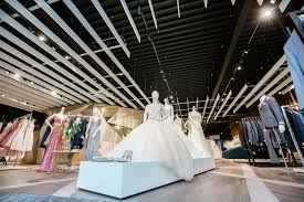 Du suchst ein schlichtes hochzeitskleid, ein boho brautkleid mit spitze oder kurzes kleid fürs standesamt? Lin Riehl Das Hochzeitshaus In Stadthagen Hochzeitskleid Hochzeit Brautmodengeschaft