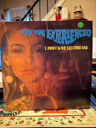 Original pressing) My Tuesday spin ❤ 𝐓𝐫𝐢𝐜𝐤𝐲 ‎– 𝐀𝐧𝐠𝐞𝐥𝐬 𝐖𝐢𝐭𝐡  𝐃𝐢𝐫𝐭𝐲 𝐅𝐚𝐜𝐞𝐬 This is such a great album, and I gonna compare this  to his first album, so much influences to that