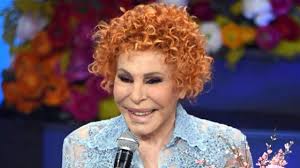 Ecco ornella vanoni, dedita allo shopping di lusso con il suo amico a quattro zampe. Ornella Vanoni Stoccata Verso Rai1 E Il Direttore Coletta Lo Sfogo