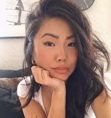 Kim Hanna's Instagram, Twitter & Facebook