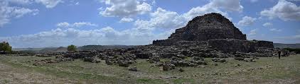 Uno studio sulla costruzione dei nuraghi della sardegna lo studio della struttura dei nuraghi è basato su accurate misurazioni di 24 volte in 15 monumenti. Nuraghen Geheimnisvolle Zeugen Der Vergangenheit Inside Sardinien