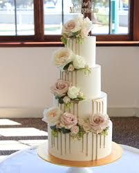 Stunning Wedding Cake By Bridal Select Cakes With Our Mr And Mrs Cake Topper In Gold Mirror Re In 2020 Cool Wedding Cakes Wedding Cakes Romantic Wedding Cake