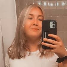 Erika Bee's Instagram, Twitter & Facebook