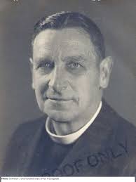 Ellis Edge's Instagram, Twitter & Facebook